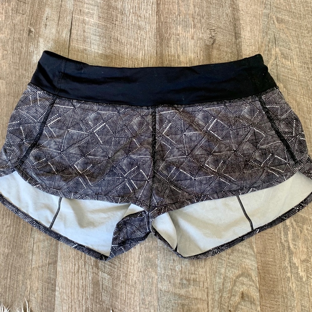 Lulu Lemon patterned running shorts with lining